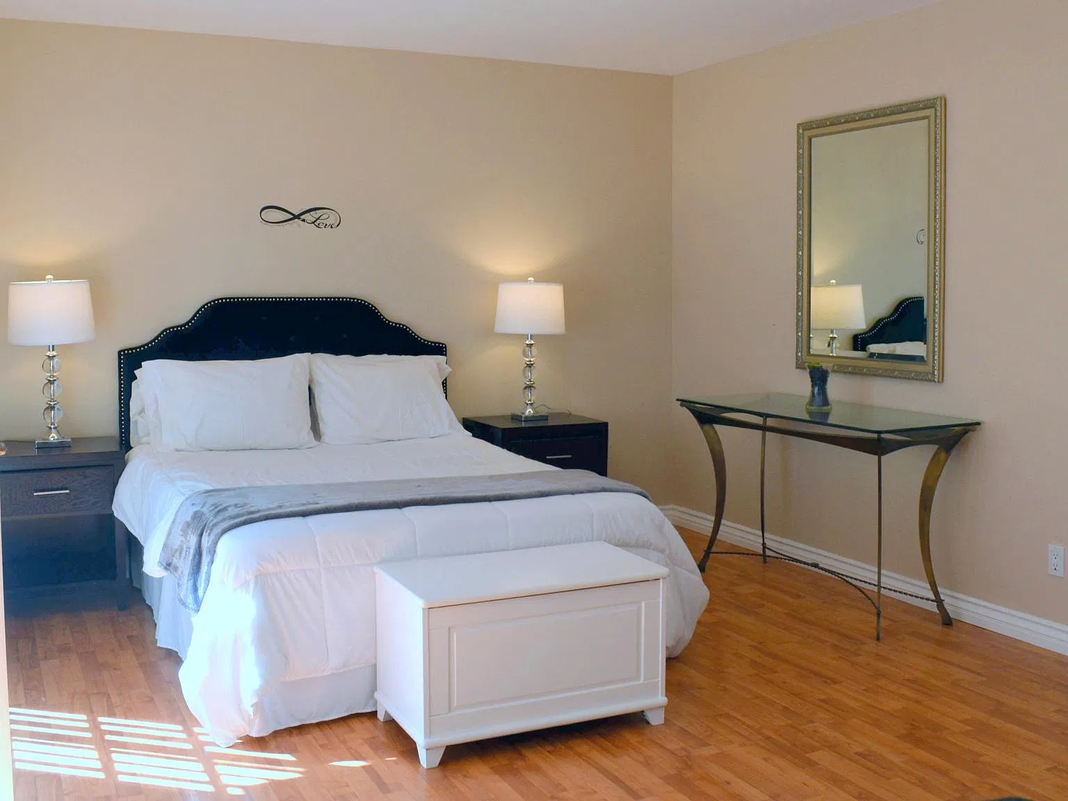 2 bed, 1100 sqft, $5,500 — Photo 2
