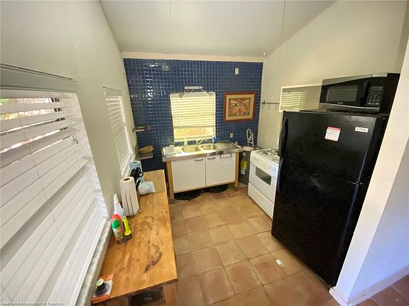2nd image of 44 Country Rd