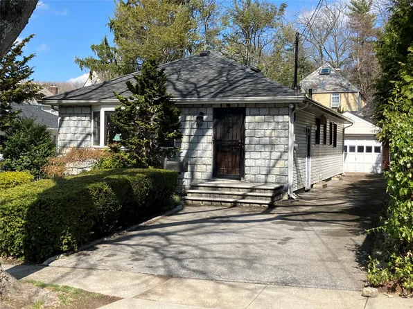 45-21 Iris Lane, Great Neck, NY 11020