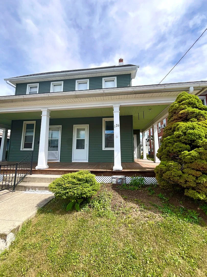 126-128 E Maple St — Photo 2