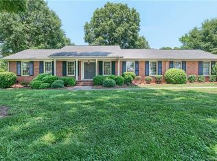 8301 Fallsdale Dr, Charlotte, NC 28214