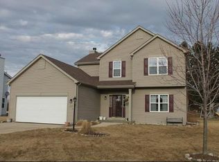 N7716 Maple Ridge Rd, Oconomowoc, WI 53066