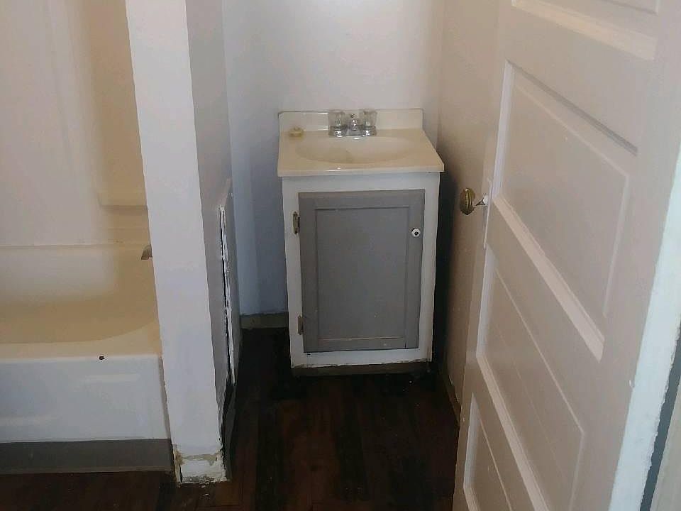 1st image of 4827 Dakota Ave #1