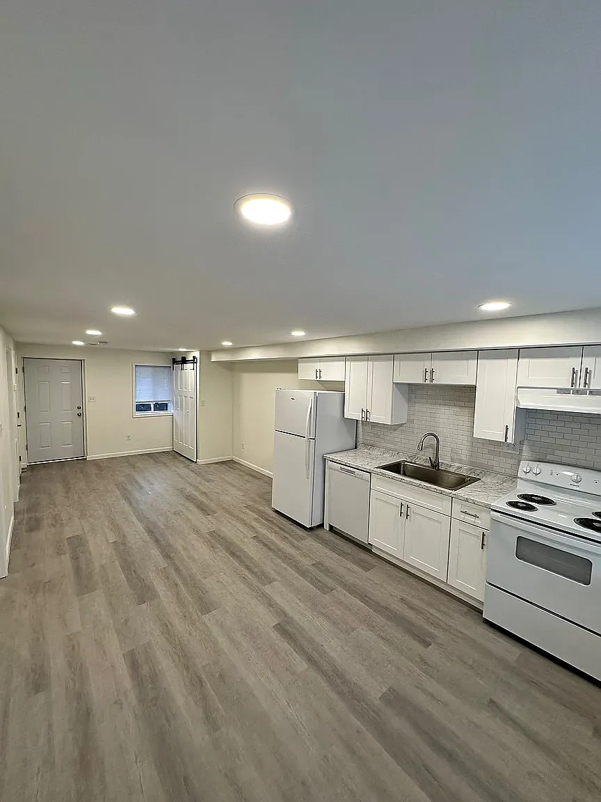 2 bed, 700 sqft, $1,050 — Photo 3