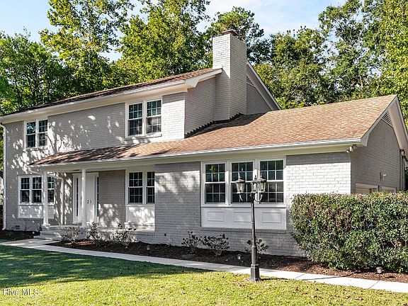 3rd image of 121 Chelsea Lane