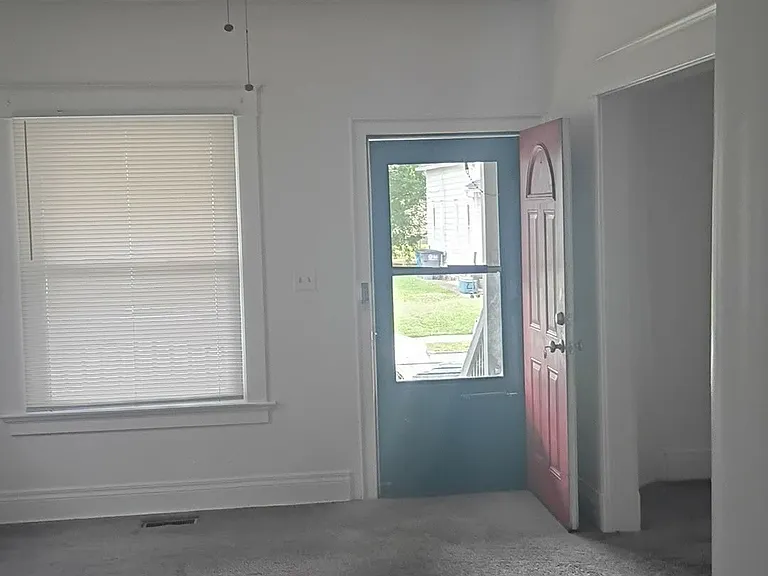 1122 Pinewood Ave — Photo 2