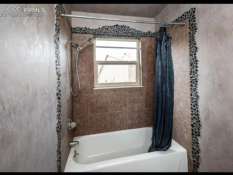 3924 Berkley Ct — Photo 15