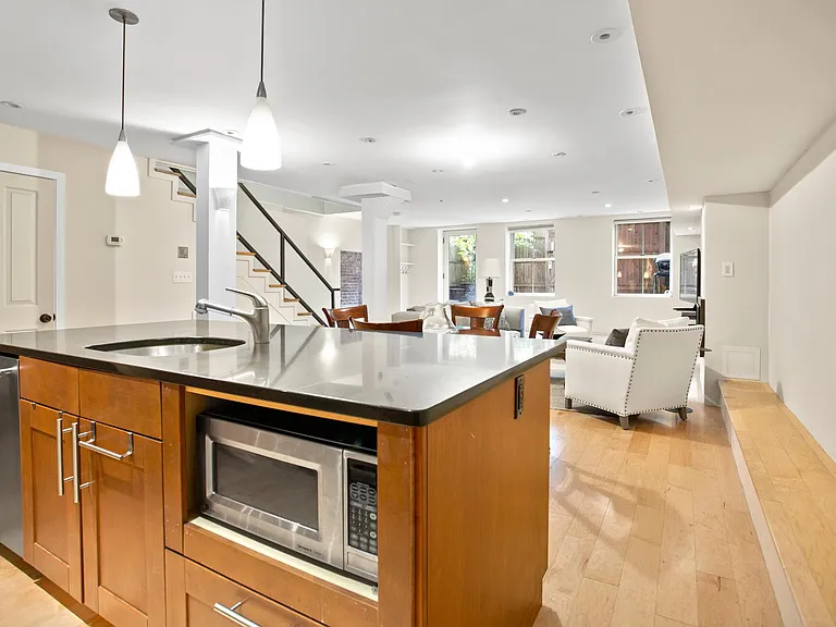 32 Concord Sq #1 — Photo 13