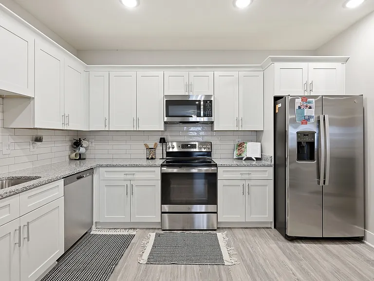 Pine Reserve Apartments — Photo 24