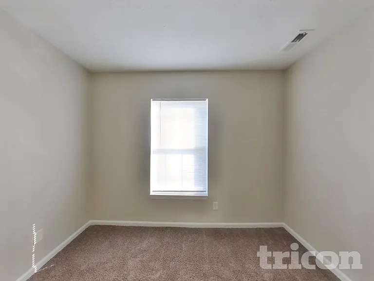 911 Pine Ridge Way — Photo 17