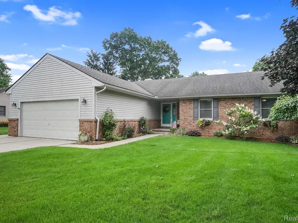 59525 Sunridge Dr, New Hudson, MI 48165