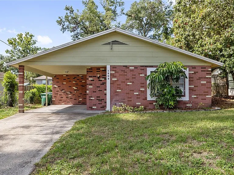 1809 E Knollwood St — Photo 1