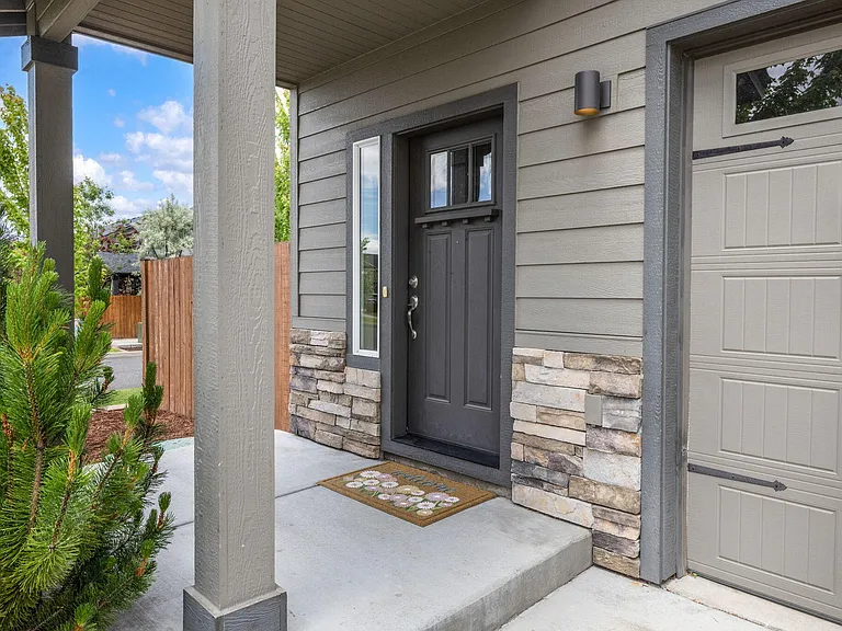 21154 Darnel Ave — Photo 2
