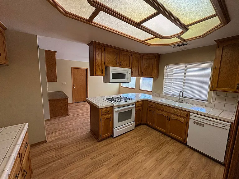 605 E Babcock Ave — Photo 29
