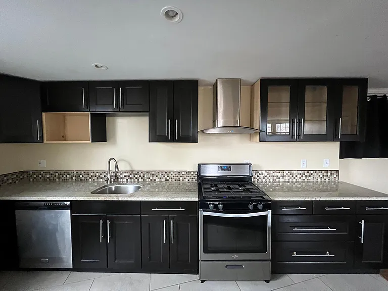 75 Whitney Ave #4 — Photo 5