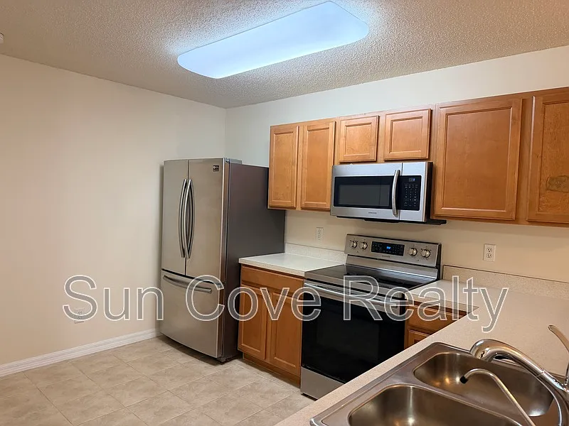 2 bed, 2.5 bath, 1296 sqft — Photo 4