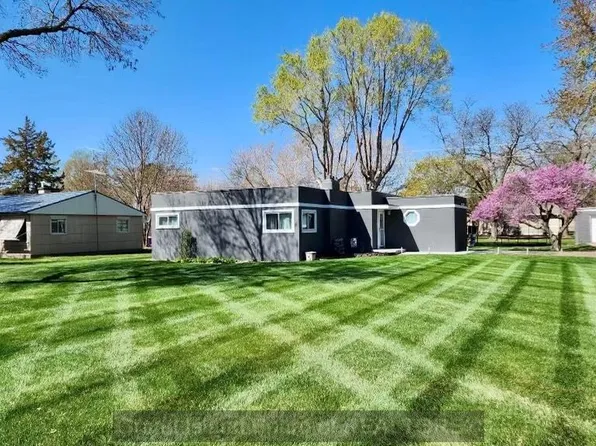 2110 Pioneer Blvd, Grand Island, NE 68801