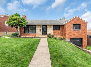 1090 Thornwood Dr, Pittsburgh, PA 15234