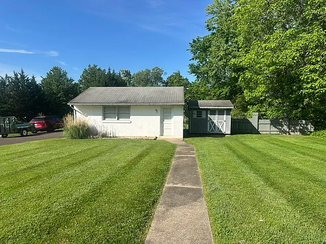 335 E Main St — Photo 4