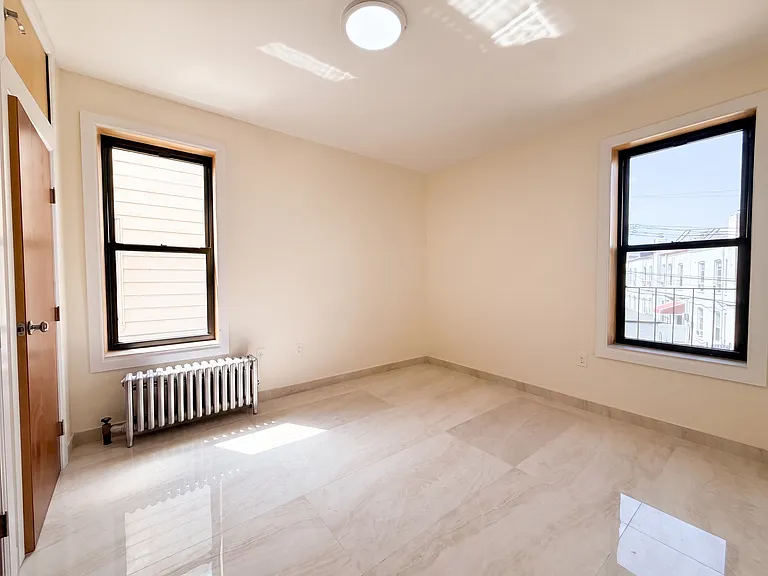 1602 E 43rd St #24 — Photo 5