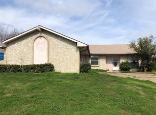 306 W Springdale Ln, Grand Prairie, TX 75052