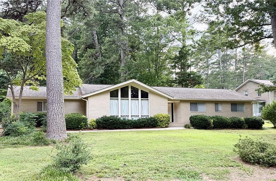 1st image of 645 Dorsey Cir SW