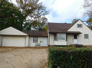 136 Berkshire Rd, Avon Lake, OH 44012