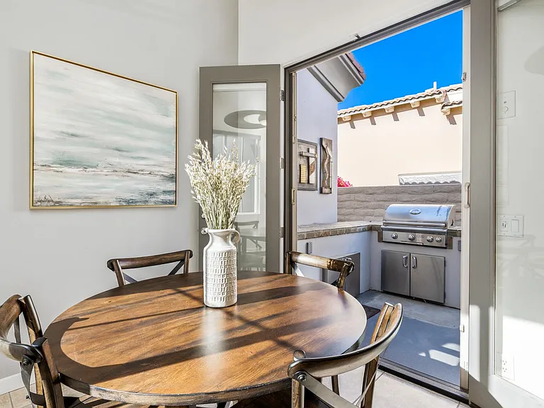 Breakfast Nook/Built-in BBQ