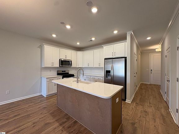 4th image of 227 Lewes Ave
