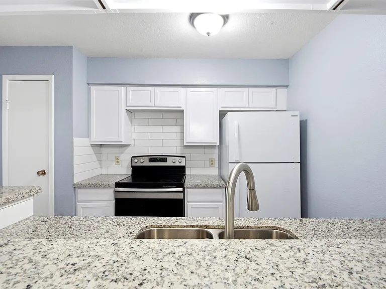 8918 Bissonnet St #112 — Photo 12