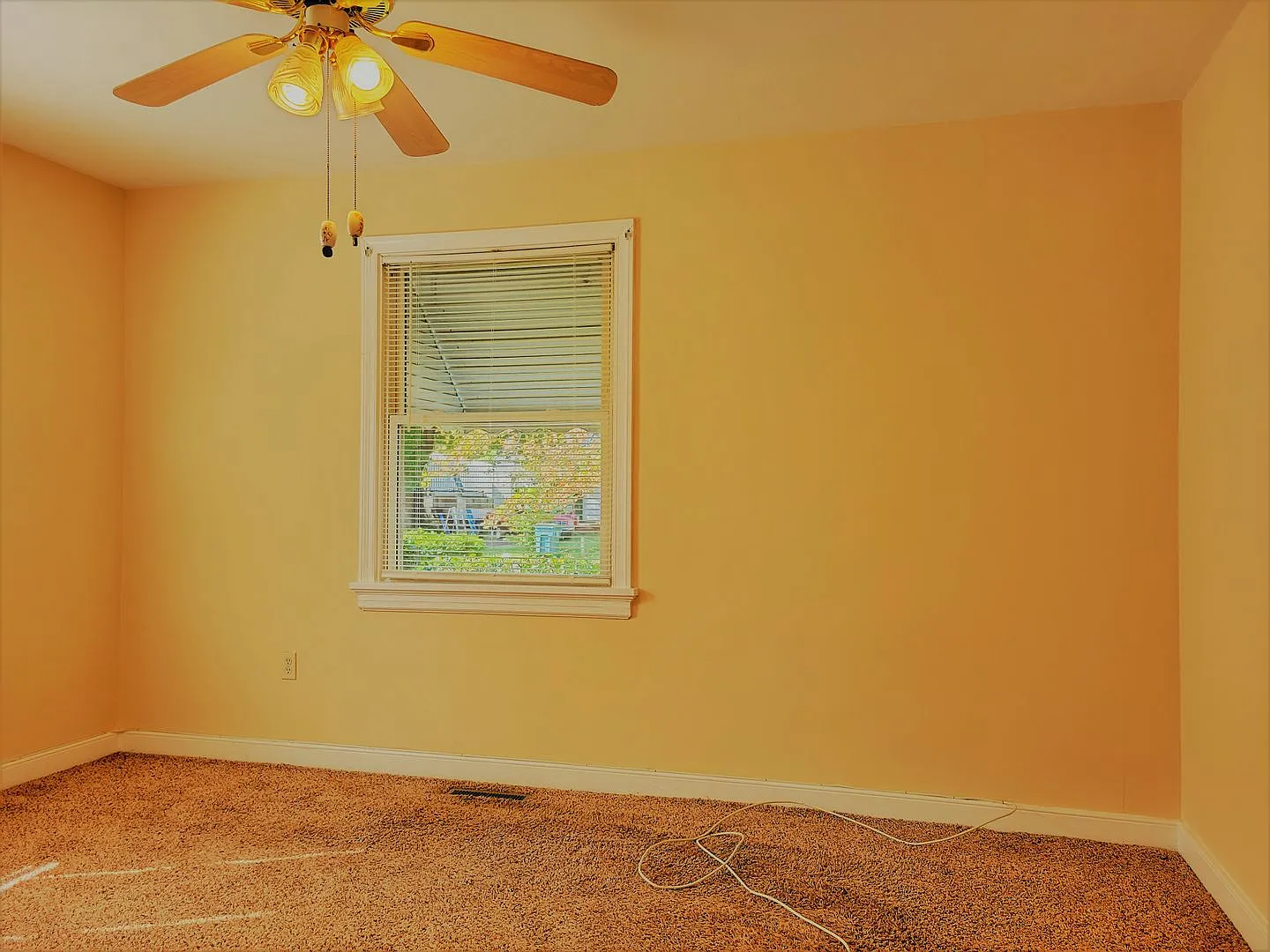 4 Bedroom/1 Bath Cape Cod near RIR — Photo 4