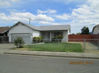 1083 Rainwood Ln, Grants Pass, OR 97527