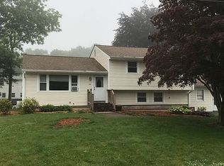 16 College St, Clinton, CT 06413