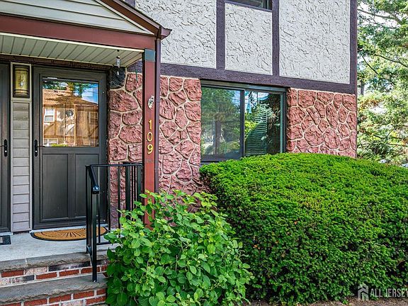 3rd image of 109 Newman St