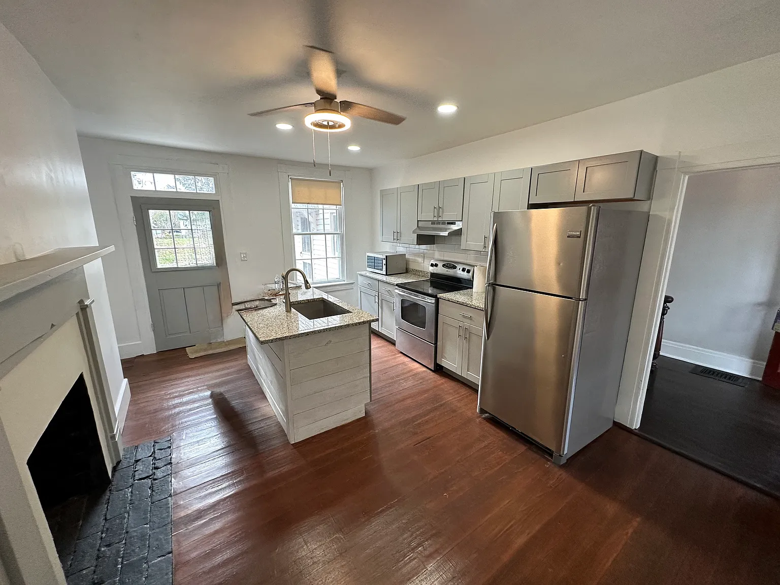 515 W John St — Photo 3