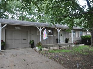 3110 SW 30th St, Topeka, KS 66614