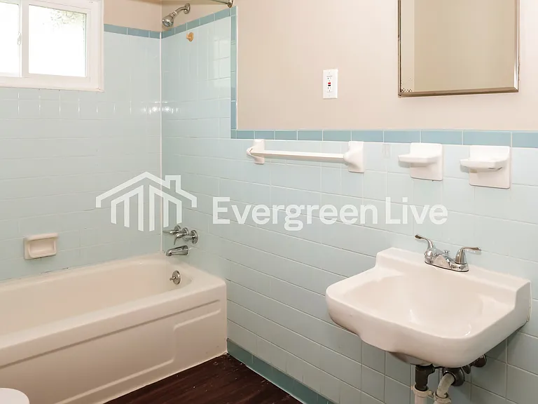 121 Edinburgh Dr — Photo 9