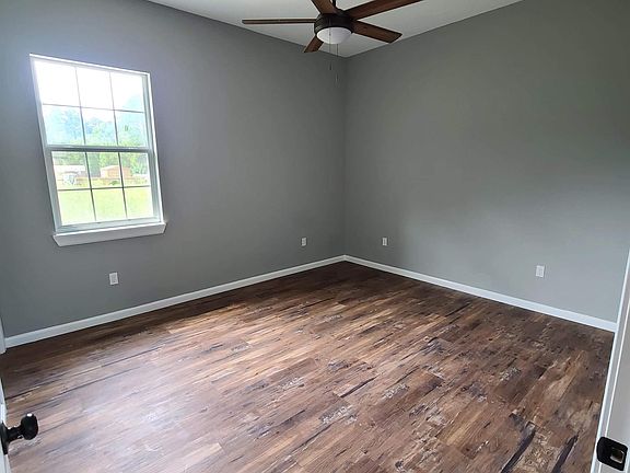 5th image of 241 Dogwood St #2