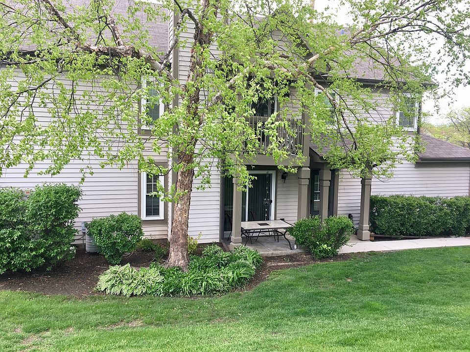 2nd image of 231 Old Oak Ct W