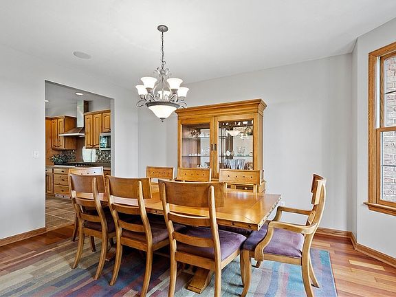 5th image of 17 Kingswood Ct S
