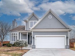 1225 SW Georgetown Dr, Lees Summit, MO 64082