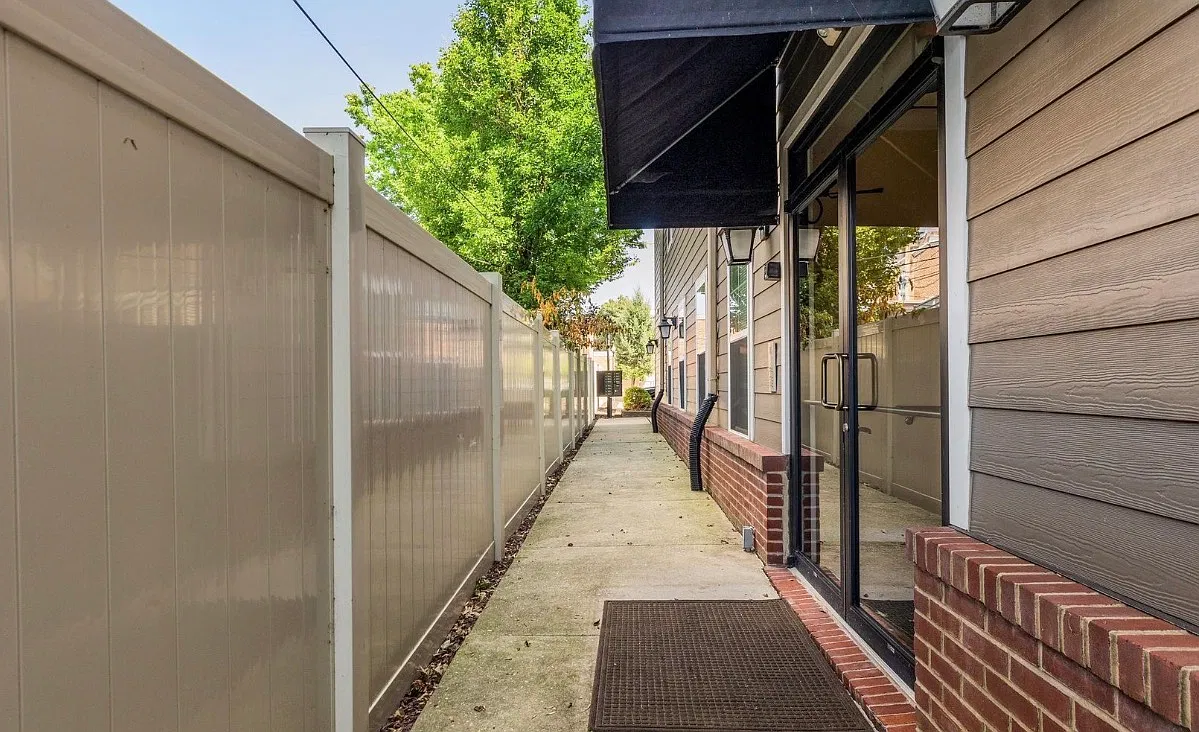 2 bed, 1100 sqft, $2,250 — Photo 4