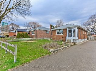 11 Helsby Cres, Toronto, ON M8W4V7
