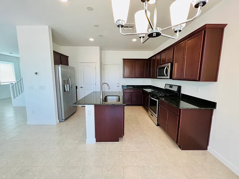 6038 W Hartford Ct — Photo 7