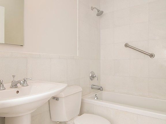 5th image of 301 E 45th St APT 21E