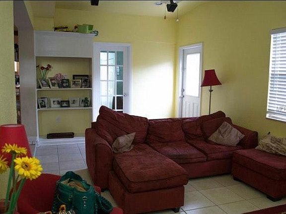 3rd image of 1535 W Park Ln
