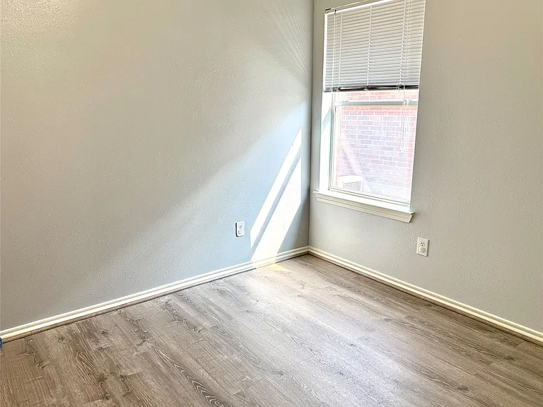 6826 Chester Oak Dr — Photo 17