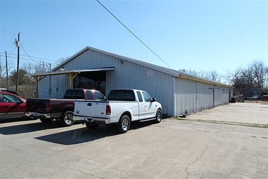 3rd image of 633 E Main St