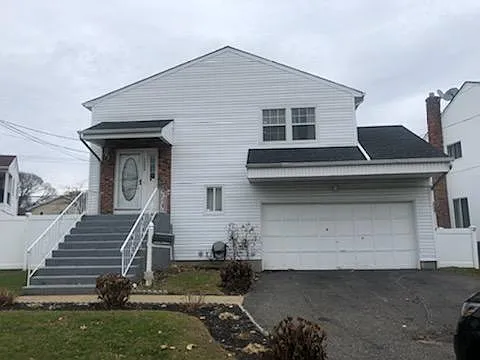 1253 Jerusalem Ave photo 1
