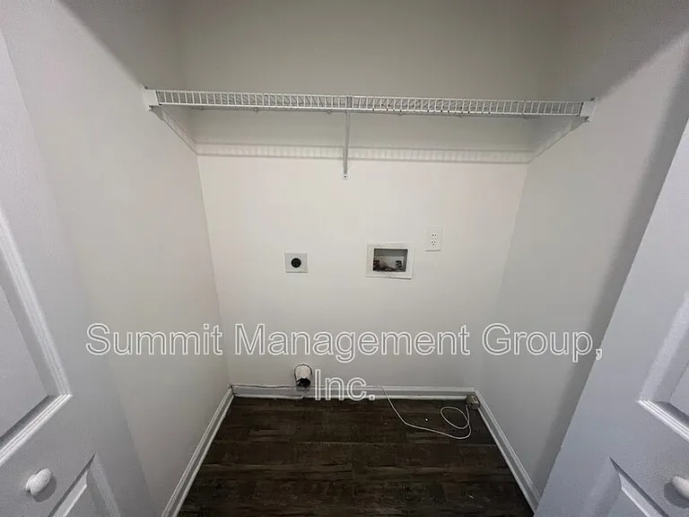 2810 Lakeside Cir — Photo 16